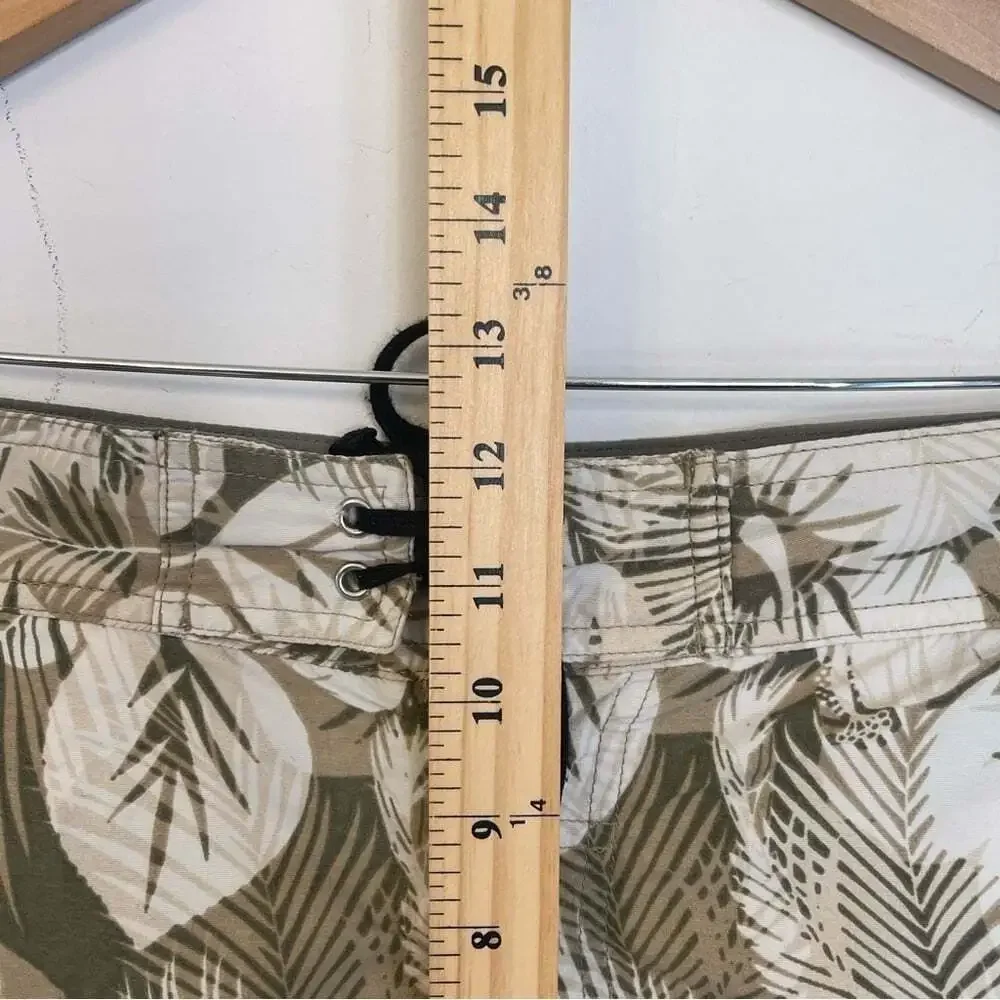 L.L. Bean Beige Floral Slant Pocket Casual Beach Vacation Swim Trunks Si…